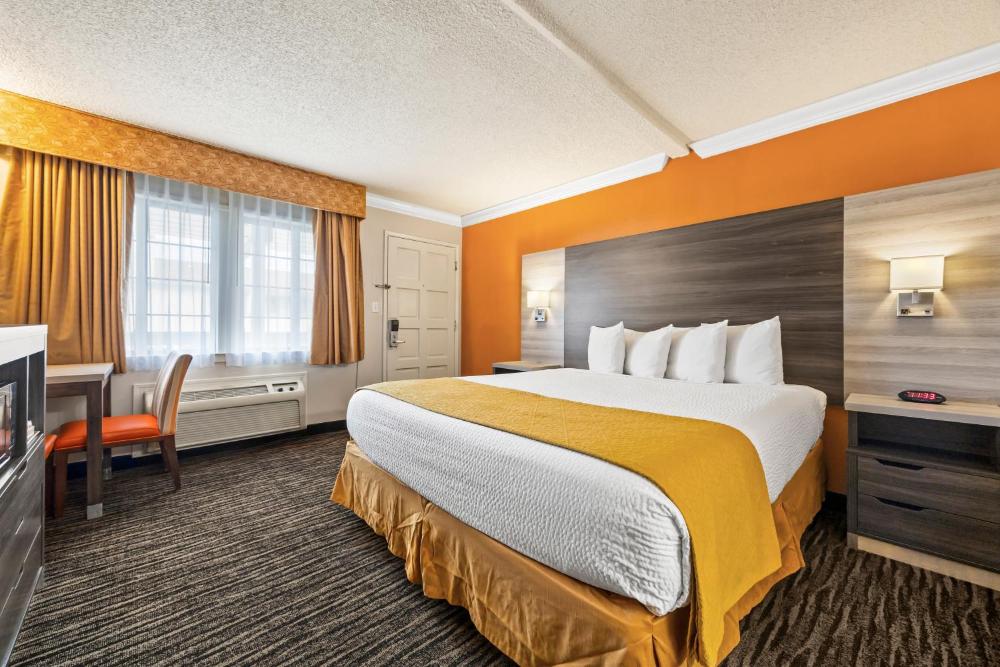 King Room - Non-Smoking interior