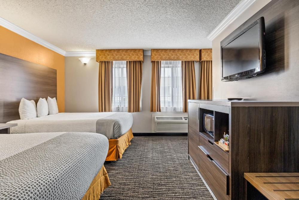 Queen Room with Two Queen Beds interior